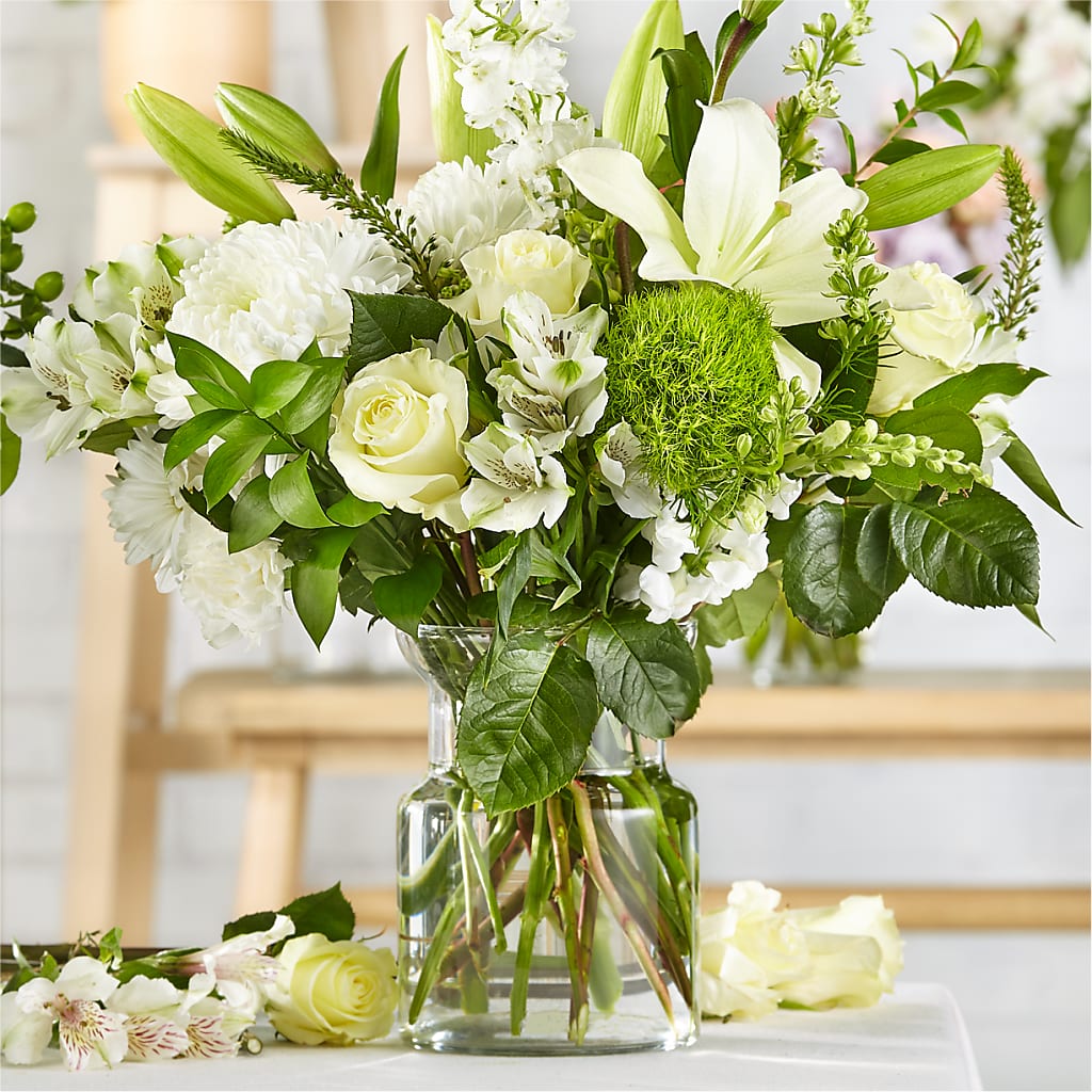 Classic Ivory – A Florist Original – Flowerland, Sioux City IA