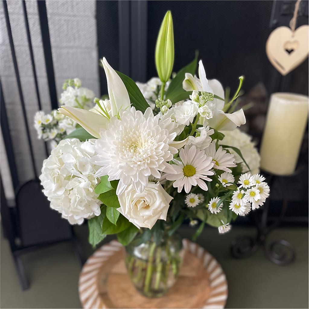 Classic Ivory – A Florist Original –  Flowerland, Sioux City IA
